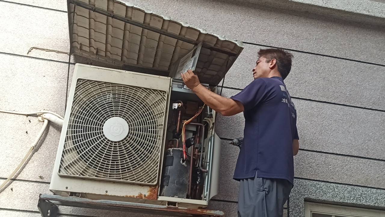 維修案例 - 空調現場維修作業