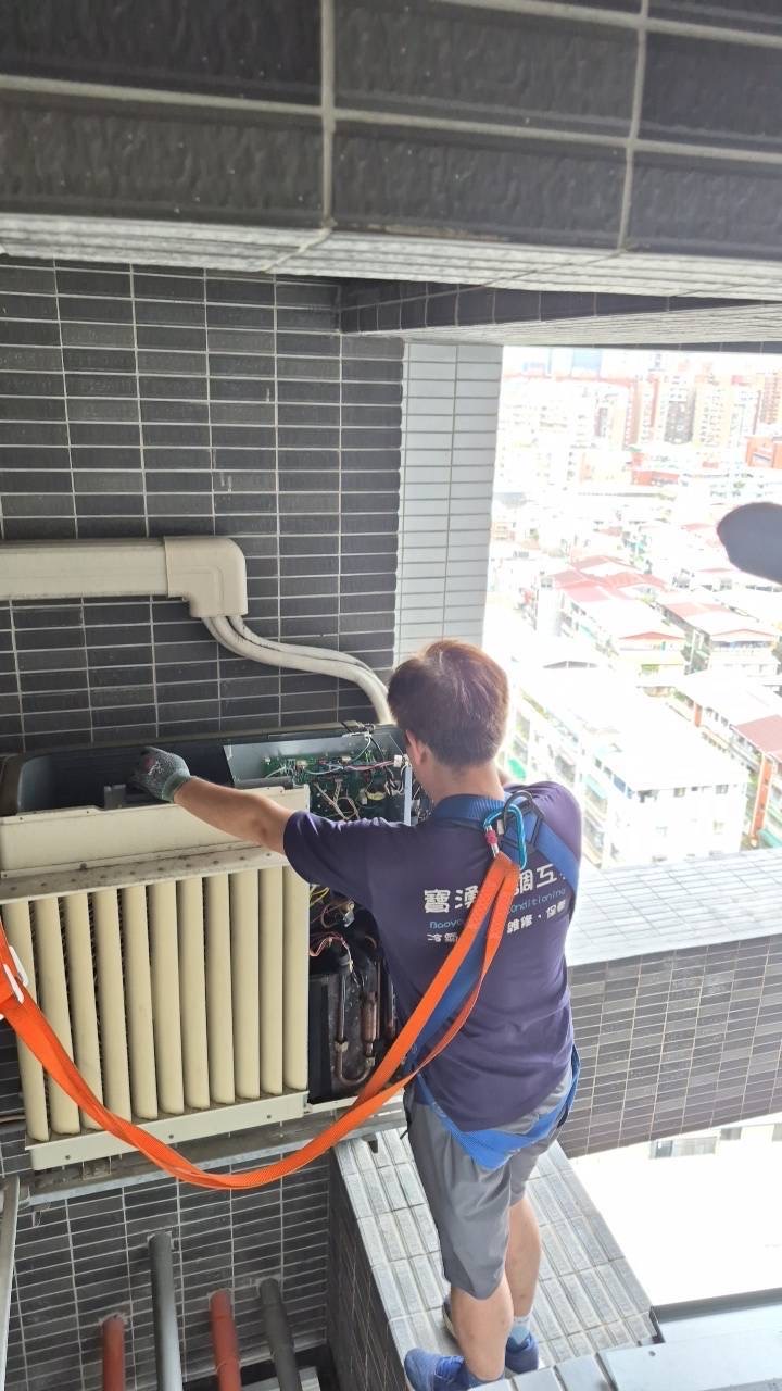 維修案例 - 空調現場維修作業